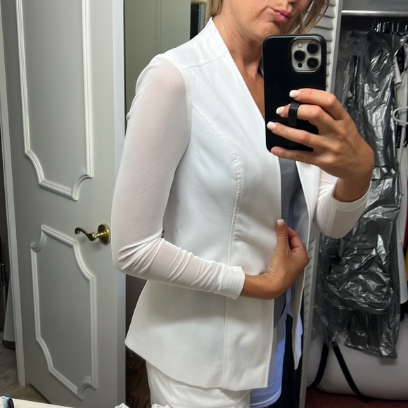 White Colored Beautiful Venus women’s blazer size 4 - Picture 4 of 4